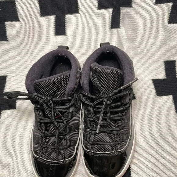 Toddler Nike Air Jordan 11 Retro "Bred" – Size 10C - Picture 3 of 12